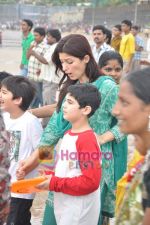 Twinkle Khanna at Akshay Kumar_s Ganpati visarjan on 12th Sept 2010 (23).JPG