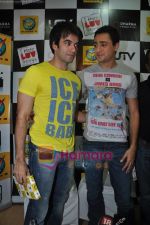 Imran Khan and Punit Malhotra at the Launch of I Hate Love Storys dvd in Planet M, Mumbai on 13th Sept 2010 (17).JPG