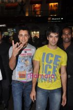 Imran Khan and Punit Malhotra at the Launch of I Hate Love Storys dvd in Planet M, Mumbai on 13th Sept 2010 (8).JPG