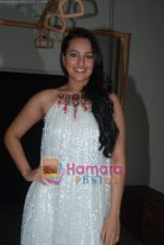 Sonakshi Sinha at Narendra Kumar_s Show at Lakme Winter opening night in Tote on 16th Sept 2010 (10).JPG