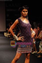 Model walks the ramp for Anita Dongre Show at Lakme Winter fashion week day 1 on 17th Sept 2010 (83).JPG