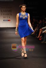 Model walks the ramp for Anita Dongre Show at Lakme Winter fashion week day 1 on 17th Sept 2010 (84).JPG