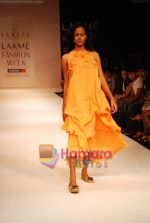 Model walks the ramp for Asmita Marwah Show at Lakme Winter fashion week day 1 on 17th Sept 2010 (53).JPG