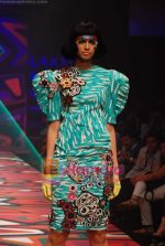 Model walks the ramp for Manish Arora Show at Lakme Winter fashion week day 1 on 17th Sept 2010 (30).JPG