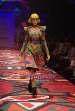 Model walks the ramp for Manish Arora Show at Lakme Winter fashion week day 1 on 17th Sept 2010 (33).JPG