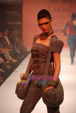 Model walks the ramp for Riddhi Siddhi Show at Lakme Winter fashion week day 1 on 17th Sept 2010 (23).JPG