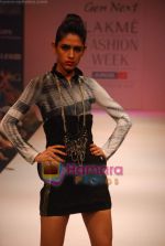 Model walks the ramp for Ruchika Sachdeva Show at Lakme Winter fashion week day 1 on 17th Sept 2010 (48).JPG