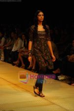 Model walks the ramp for Soumitra Show at Lakme Winter fashion week day 1 on 17th Sept 2010.JPG