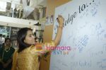 Sameera Reddy at Oberoi Mall ganpati in Goregaon on 17th Sept 2010 (16).JPG