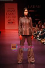 Model walks the ramp for Arjun Saluja Show at Lakme Winter fashion week day 2 on 18th Sept 2010 (20).JPG