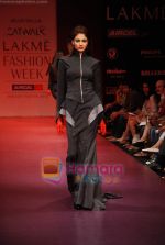 Model walks the ramp for Arjun Saluja Show at Lakme Winter fashion week day 2 on 18th Sept 2010 (38).JPG