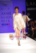 Model walks the ramp for Babita Show at Lakme Winter fashion week day 2 on 18th Sept 2010 (5).JPG
