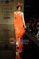 Model walks the ramp for Ritu Kumar Show at Lakme Winter fashion week day 2 on 18th Sept 2010 (33).JPG