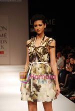 Model walks the ramp for Sailex NG Show at Lakme Winter fashion week day 2 on 18th Sept 2010 (41).JPG