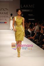 Model walks the ramp for Sailex NG Show at Lakme Winter fashion week day 2 on 18th Sept 2010 (54).JPG