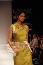 Model walks the ramp for Sailex NG Show at Lakme Winter fashion week day 2 on 18th Sept 2010 (56).JPG
