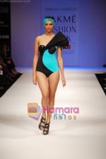 Model walks the ramp for Shrivan Narresh Show at Lakme Winter fashion week day 2 on 18th Sept 2010 (2).JPG
