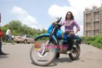 Sameera Reddy learns to ride a bike on 18th Sept 2010 (23).JPG