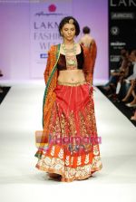 Model walks the ramp for Anupamaa Show at Lakme Winter fashion week day 3 on 19th Sept 2010 (82).JPG