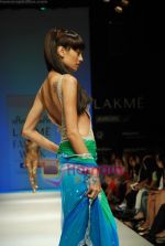 Model walks the ramp for Arpan Vohra Show at Lakme Winter fashion week day 3 on 19th Sept 2010 (4).JPG