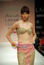 Model walks the ramp for Arpan Vohra Show at Lakme Winter fashion week day 3 on 19th Sept 2010 (64).JPG