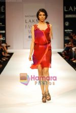Model walks the ramp for Nachiket Barve Show at Lakme Winter fashion week day 3 on 19th Sept 2010 (36).JPG