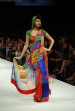 Model walks the ramp for Purvi Doshi Show at Lakme Winter fashion week day 3 on 19th Sept 2010 (74).JPG