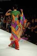 Model walks the ramp for Purvi Doshi Show at Lakme Winter fashion week day 3 on 19th Sept 2010 (81).JPG