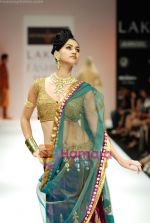 Model walks the ramp for Shyamal Bhumika Show at Lakme Winter fashion week day 4 on 20th Sept 2010 (29).JPG
