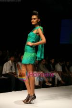 Model walks the ramp for Soup By Sougat Paul Show at Lakme Winter fashion week day 4 on 20th Sept 2010 (72).JPG