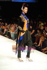 Model walks the ramp for V J Balhara Show at Lakme Winter fashion week day 3 on 19th Sept 2010 (36).JPG