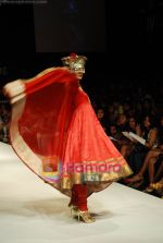 Model walks the ramp for V J Balhara Show at Lakme Winter fashion week day 3 on 19th Sept 2010 (4).JPG