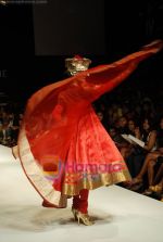 Model walks the ramp for V J Balhara Show at Lakme Winter fashion week day 3 on 19th Sept 2010 (5).JPG