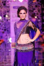 Model walks the ramp for Manish Malhotra Show at Lakme Winter fashion week day 4 on 20th Sept 2010 (36).JPG