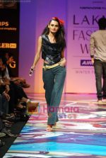 Model walks the ramp for Narendra Kumar Show at Lakme Winter fashion week day 4 on 20th Sept 2010 (64).JPG