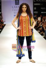 Model walks the ramp for Rehane Show at Lakme Winter fashion week day 4 on 20th Sept 2010 (42).JPG