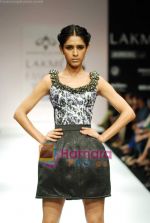 Model walks the ramp for Swapnil Shinde Show at Lakme Winter fashion week day 4 on 20th Sept 2010 (62).JPG