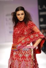 Model walks the ramp for Abhirahul Show at Lakme Winter fashion week day 5 on 21st Sept 2010 (28).JPG