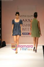 Model walks the ramp for Atithi Gupta Show at Lakme Winter fashion week day 5 on 21st Sept 2010 (3).JPG