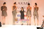 Model walks the ramp for Atithi Gupta Show at Lakme Winter fashion week day 5 on 21st Sept 2010 (39).JPG