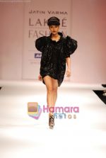 Model walks the ramp for Jatin Varma Show at Lakme Winter fashion week day 5 on 21st Sept 2010 (46).JPG