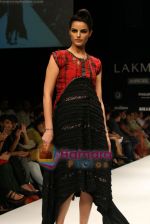 Model walks the ramp for Smriti Gupta Show at Lakme Winter fashion week day 5 on 21st Sept 2010 (43).JPG