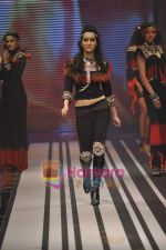 Shraddha Kapoor walks the ramp for Malini Ramani Show at Lakme Winter fashion week day 5 on 21st Sept 2010 (105).JPG