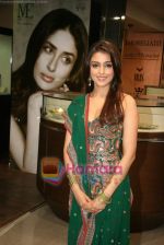 Aarti Chhabria promote Dus Tola film at Gitanjali store in Atria Mall on 23rd Sept 2010 (21).JPG