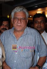 Om Puri at the launch of The Great Nawabs restaurant in Lokahndwala market on 23rd Sept 2010 (6).JPG
