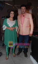 Anu Malik, Farah Khan on the sets of entertainment ke liye kuch bhi karega on 24th Sept 2010 (3).JPG