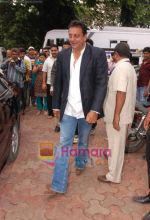 sanjay dutt on the sets of entertainment ke liye kuch bhi karega on 24th Sept 2010 (13).JPG