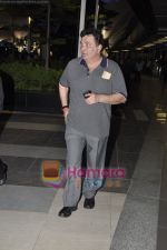 Rishi Kapoor spotted at Mumbai Airport on his way back frm South Africa in International Airport, Mumbai on 25th Sept 2010 (11).JPG