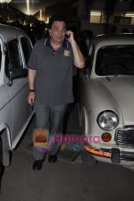 Rishi Kapoor spotted at Mumbai Airport on his way back frm South Africa in International Airport, Mumbai on 25th Sept 2010 (22).JPG