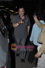 Rishi Kapoor spotted at Mumbai Airport on his way back frm South Africa in International Airport, Mumbai on 25th Sept 2010 (23).JPG